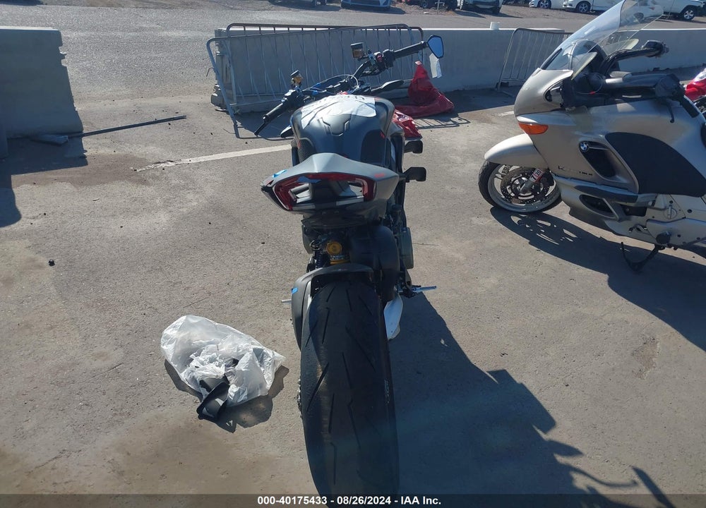 2024 DUCATI STREETFIGHTER V4/V4S VIN: ZDMFAKWW0RB009303