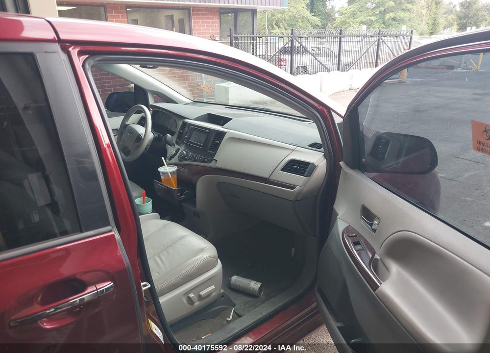 2013 TOYOTA SIENNA XLE V6 8 PASSENGER VIN: 5TDYK3DC7DS339294