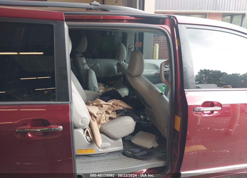2013 TOYOTA SIENNA XLE V6 8 PASSENGER VIN: 5TDYK3DC7DS339294