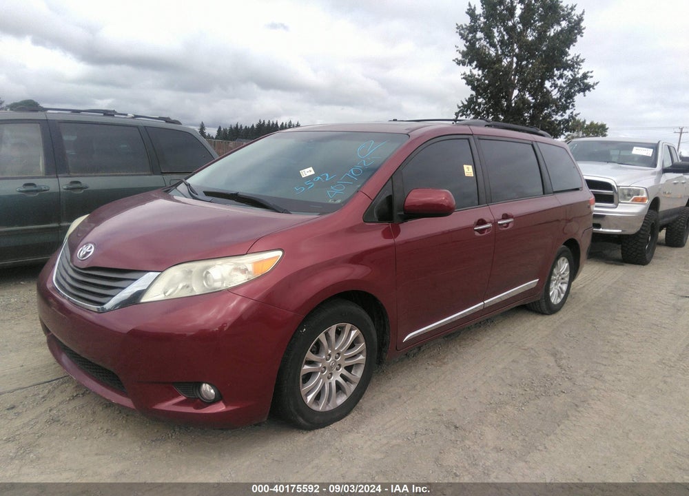 2013 TOYOTA SIENNA XLE V6 8 PASSENGER VIN: 5TDYK3DC7DS339294