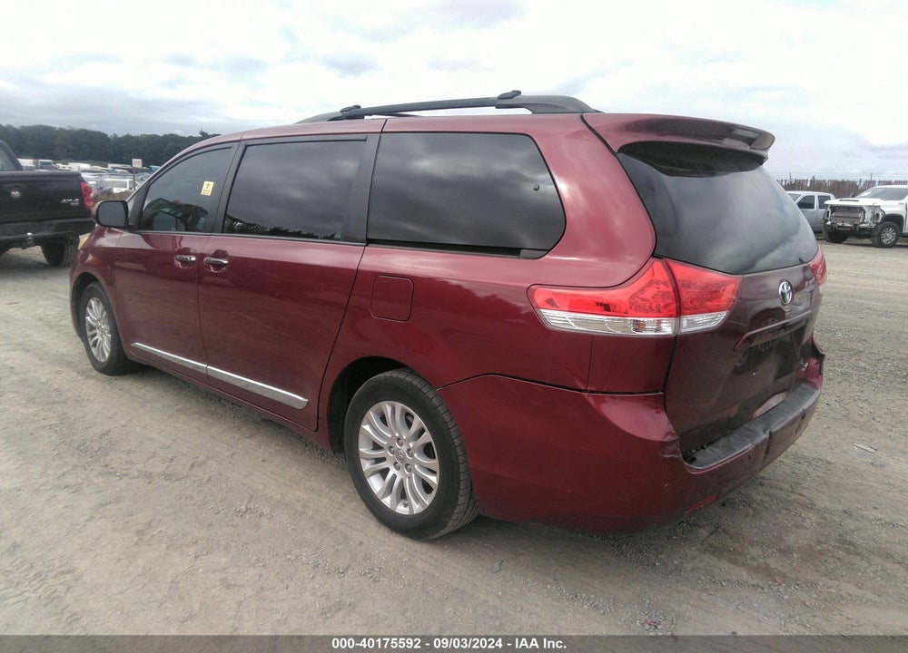 2013 TOYOTA SIENNA XLE V6 8 PASSENGER VIN: 5TDYK3DC7DS339294
