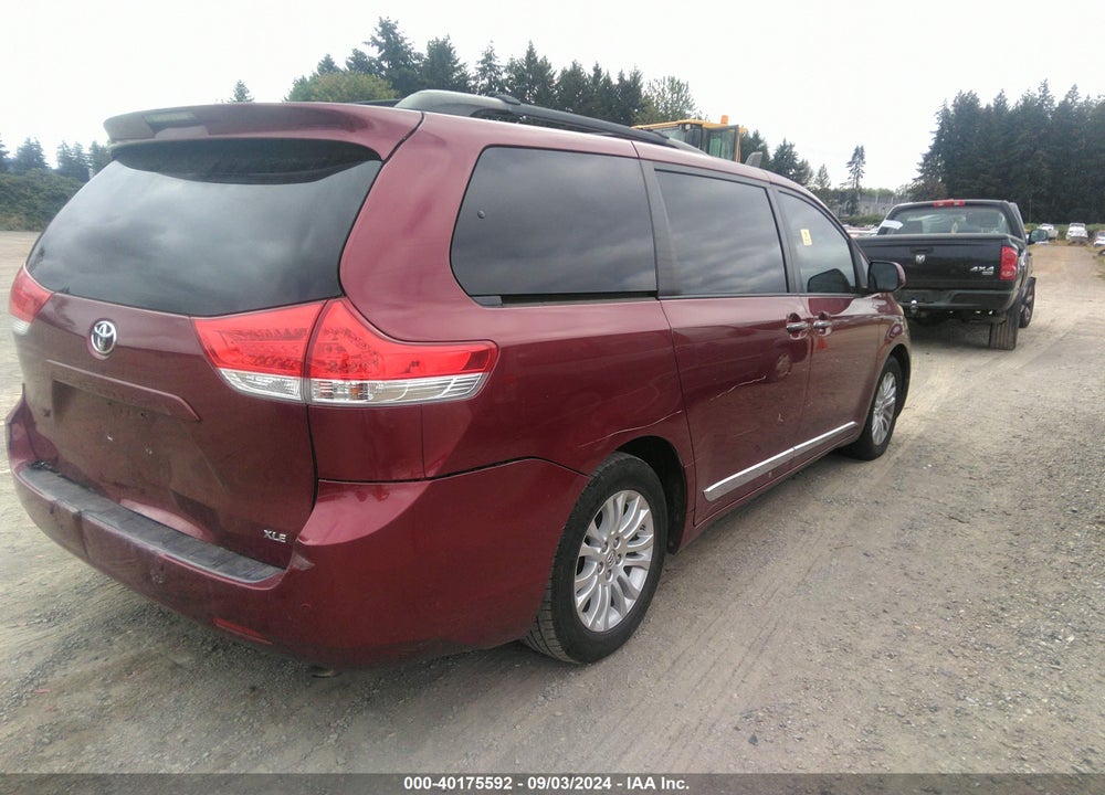 2013 TOYOTA SIENNA XLE V6 8 PASSENGER VIN: 5TDYK3DC7DS339294
