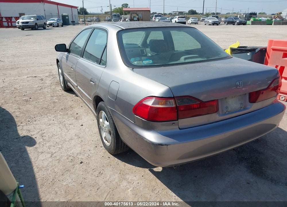 2000 HONDA ACCORD 3.0 EX VIN: 1HGCG165XYA099046