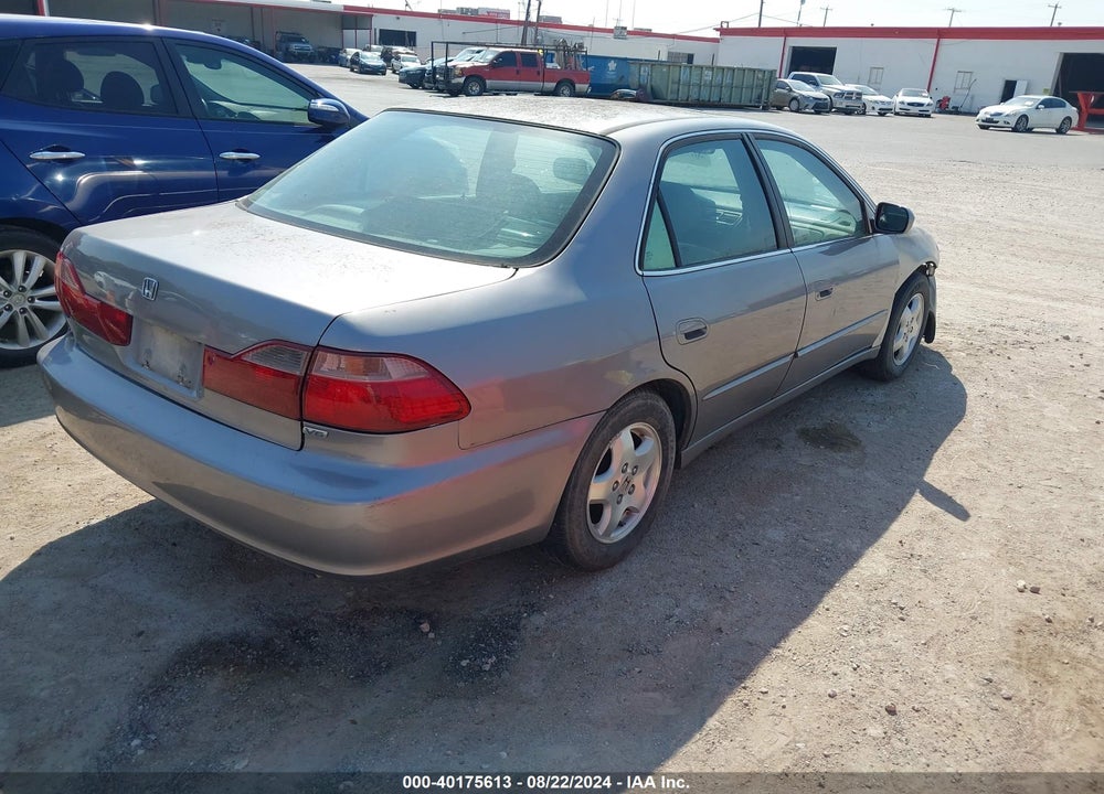 2000 HONDA ACCORD 3.0 EX VIN: 1HGCG165XYA099046