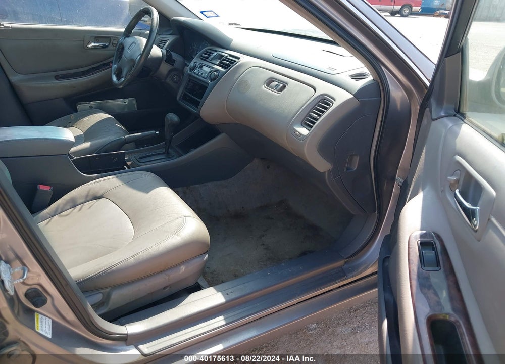 2000 HONDA ACCORD 3.0 EX VIN: 1HGCG165XYA099046