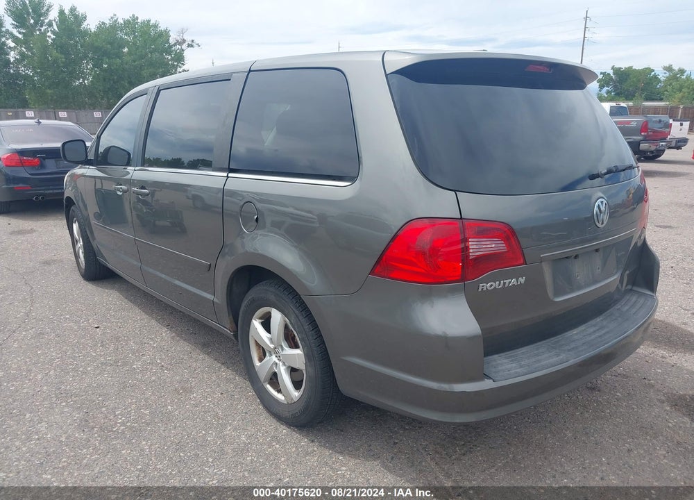 2010 VOLKSWAGEN ROUTAN SE VIN: 2V4RW3D15AR231192