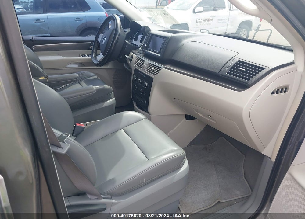 2010 VOLKSWAGEN ROUTAN SE VIN: 2V4RW3D15AR231192