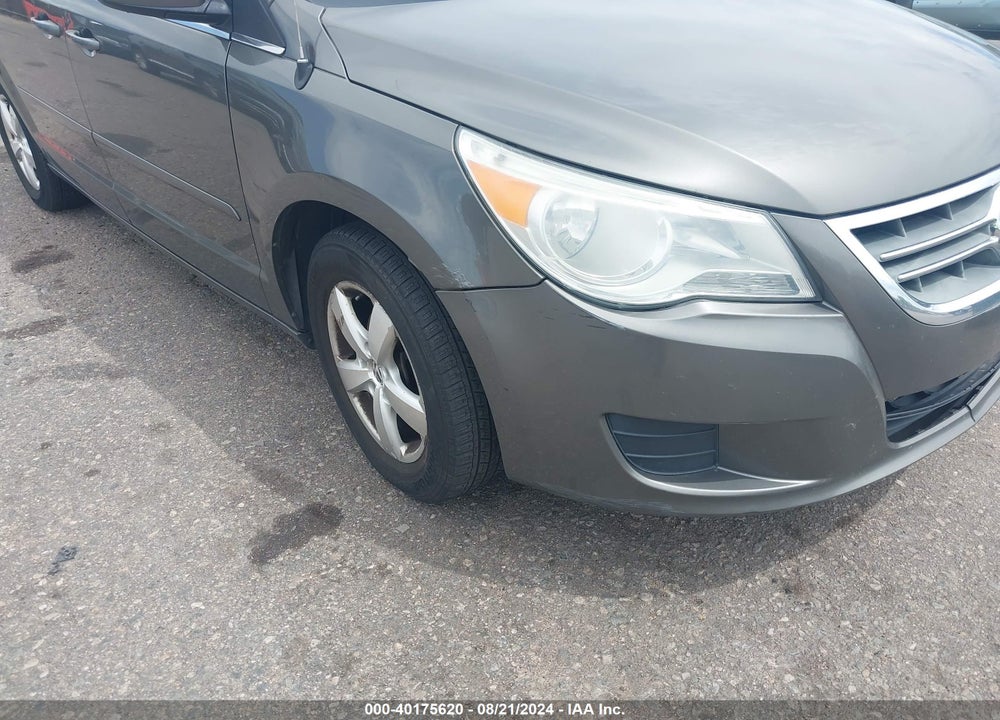 2010 VOLKSWAGEN ROUTAN SE VIN: 2V4RW3D15AR231192