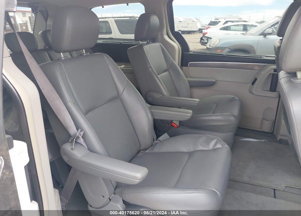 2010 VOLKSWAGEN ROUTAN SE VIN: 2V4RW3D15AR231192