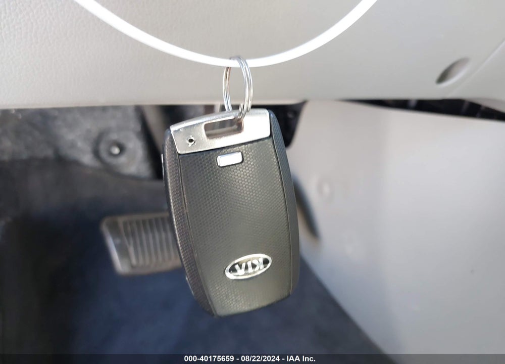 2017 KIA SEDONA LX VIN: KNDMB5C16H6314614