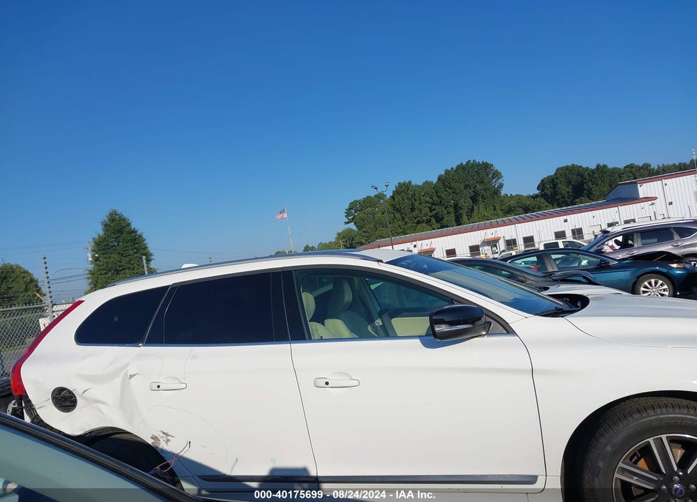 2017 VOLVO XC60 T5 DYNAMIC VIN: YV440MDR1H2225445