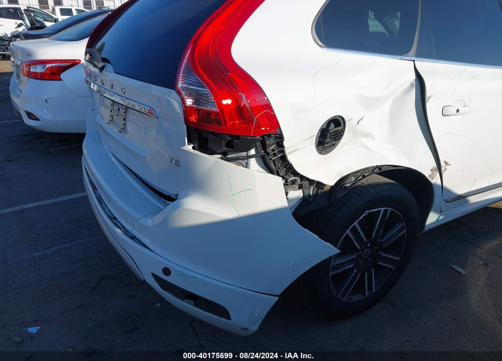 2017 VOLVO XC60 T5 DYNAMIC VIN: YV440MDR1H2225445