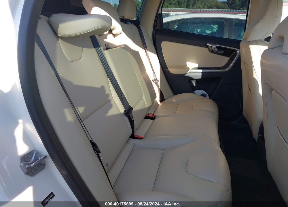 2017 VOLVO XC60 T5 DYNAMIC VIN: YV440MDR1H2225445