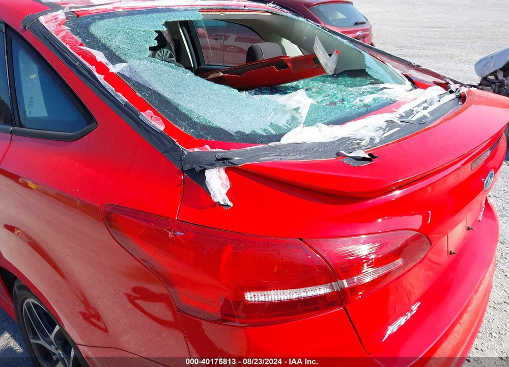 2015 FORD FOCUS SE VIN: 1FADP3F27FL277748