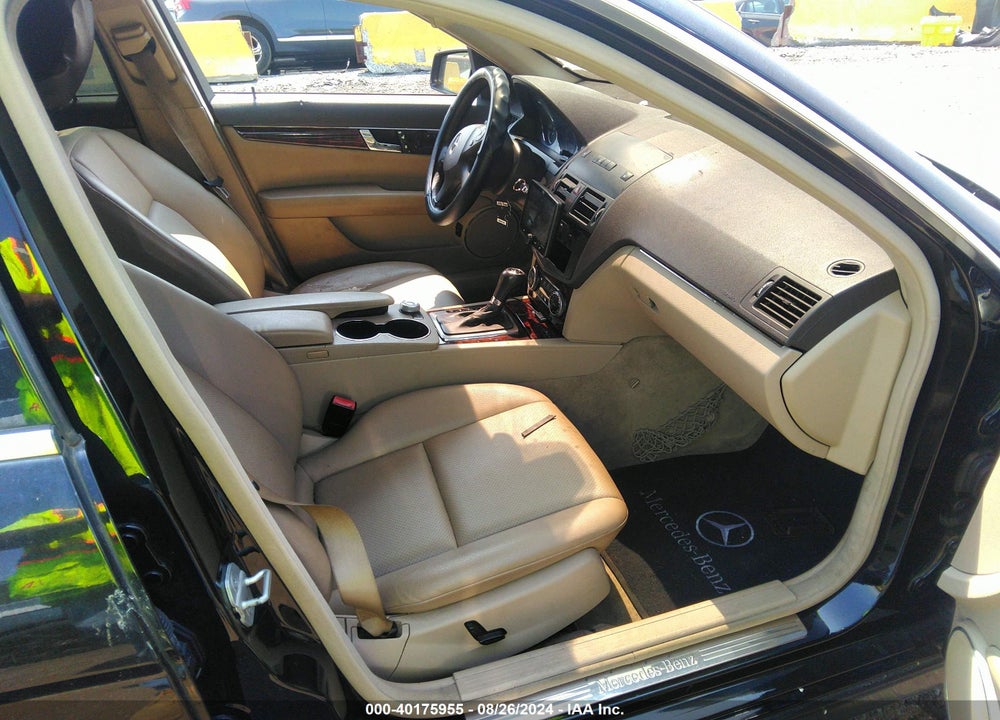 2011 MERCEDES-BENZ C 300 LUXURY 4MATIC/SPORT 4MATIC VIN: WDDGF8BB5BR158588