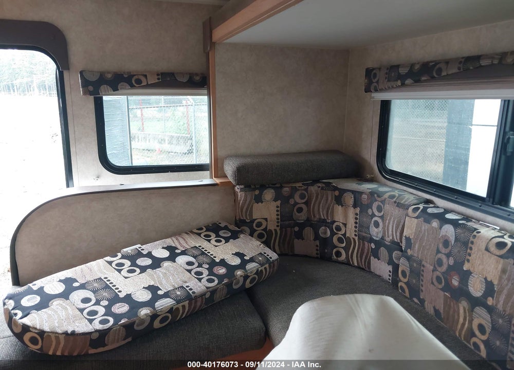 2016 ADVENTURE 910DB VIN: 17716