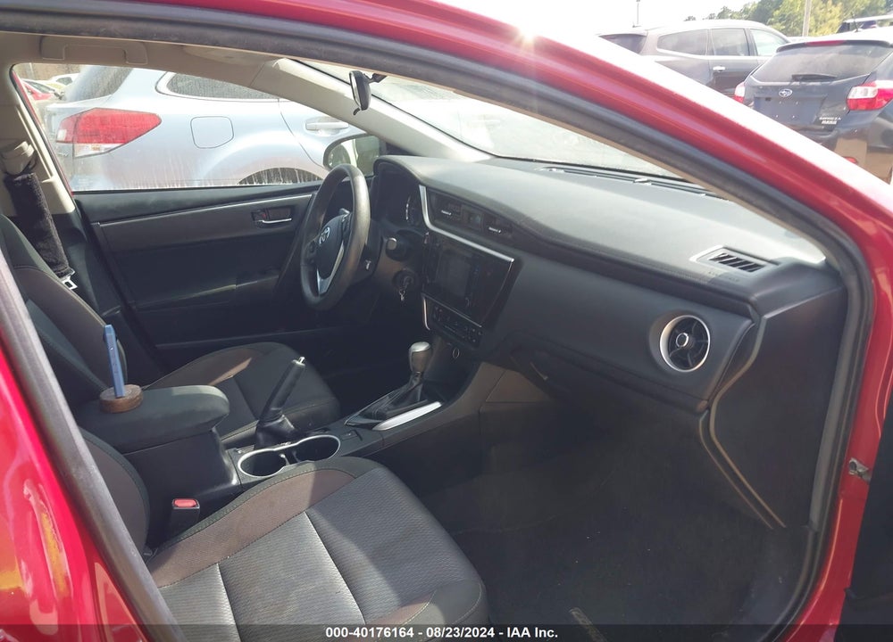 2018 TOYOTA COROLLA LE VIN: 2T1BURHE7JC105420