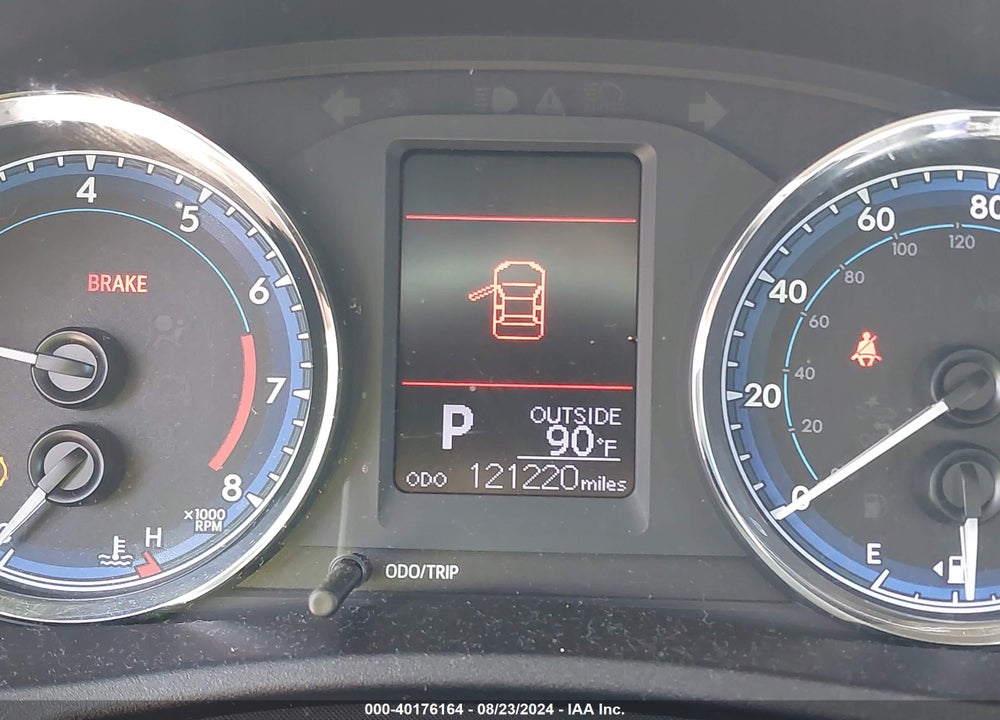 2018 TOYOTA COROLLA LE VIN: 2T1BURHE7JC105420