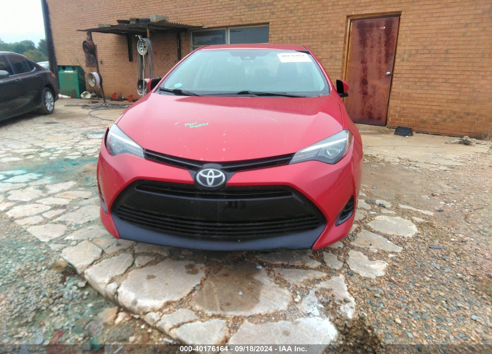 2018 TOYOTA COROLLA LE VIN: 2T1BURHE7JC105420