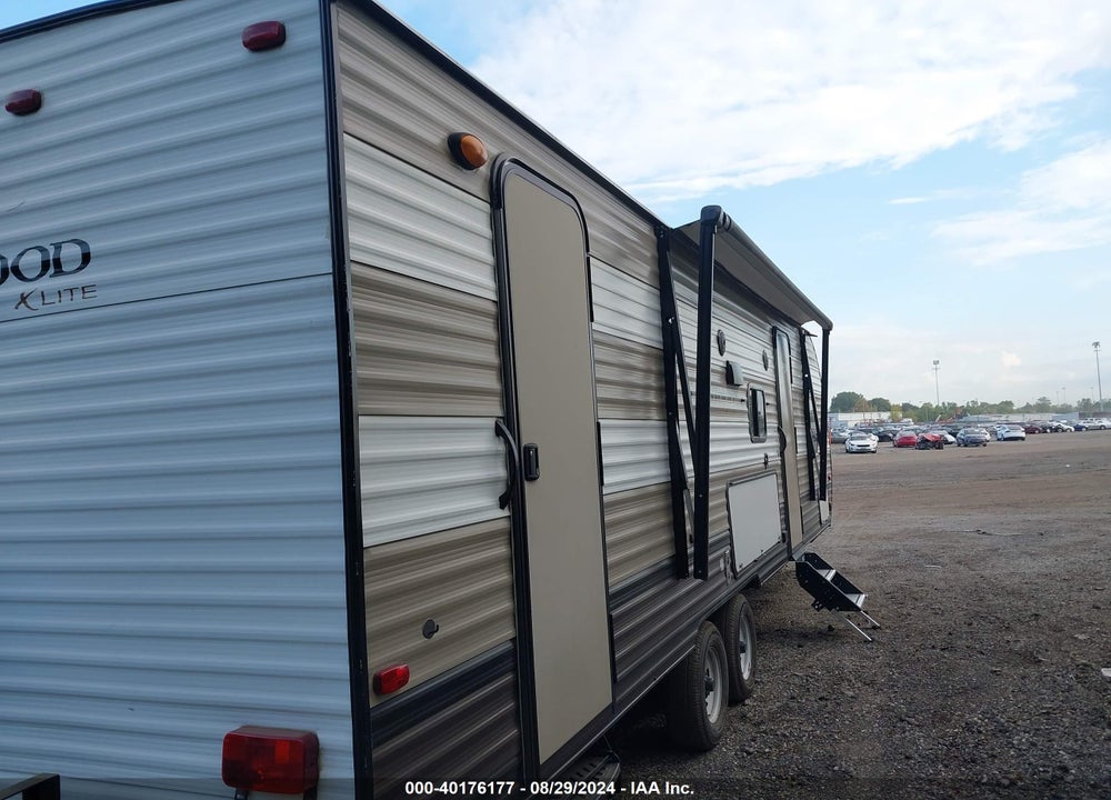 2019 FOREST RIVER WILWOOD 32' TRAVEL TRAILER VIN: 4X4TWDB21K7363560