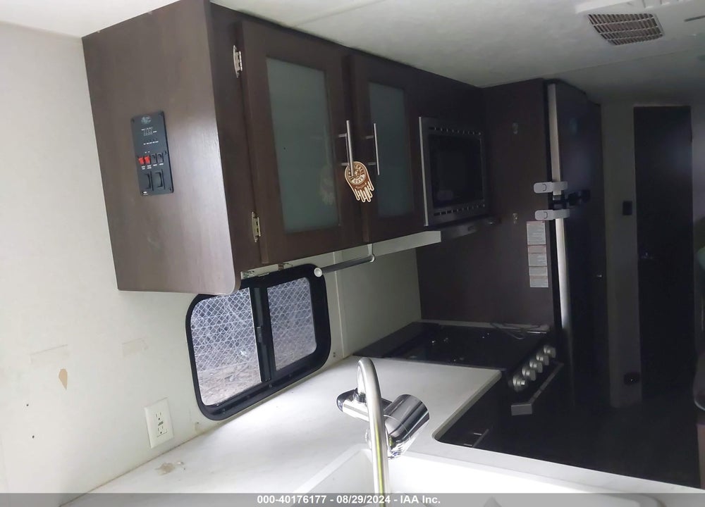 2019 FOREST RIVER WILWOOD 32' TRAVEL TRAILER VIN: 4X4TWDB21K7363560