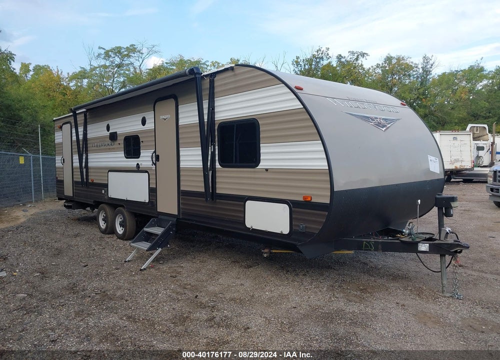 2019 FOREST RIVER WILWOOD 32' TRAVEL TRAILER VIN: 4X4TWDB21K7363560