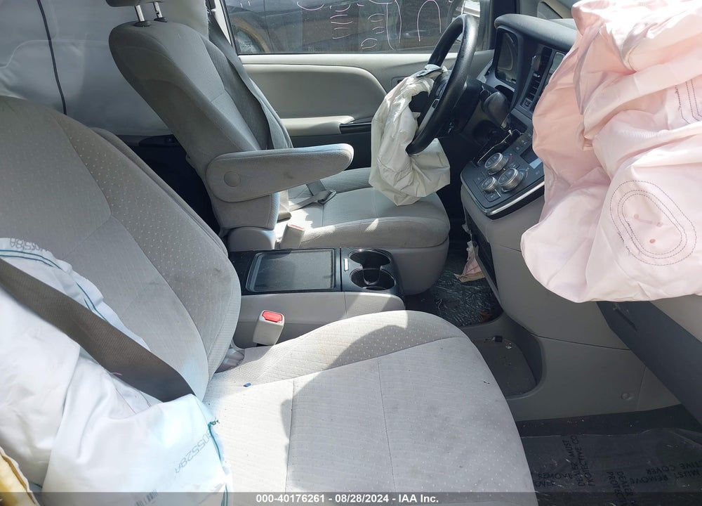 2017 TOYOTA SIENNA LE 7 PASSENGER VIN: 5TDJZ3DC6HS157864