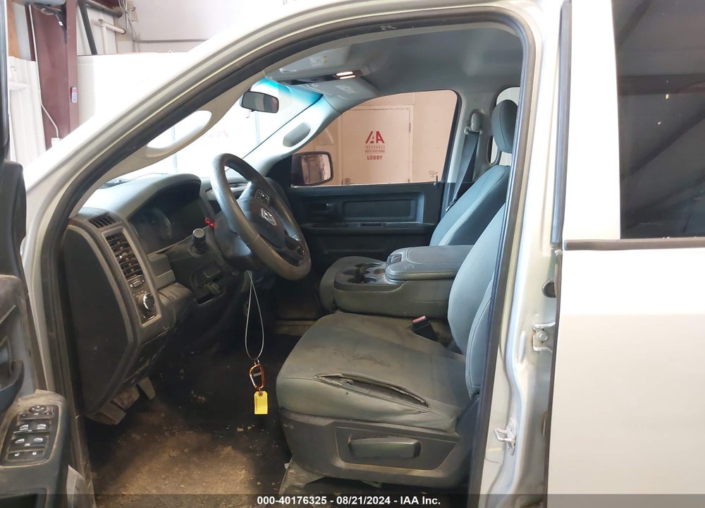 2019 RAM 1500 CLASSIC TRADESMAN QUAD CAB 4X2 6'4 BOX VIN: 1C6RR6FGXKS552687