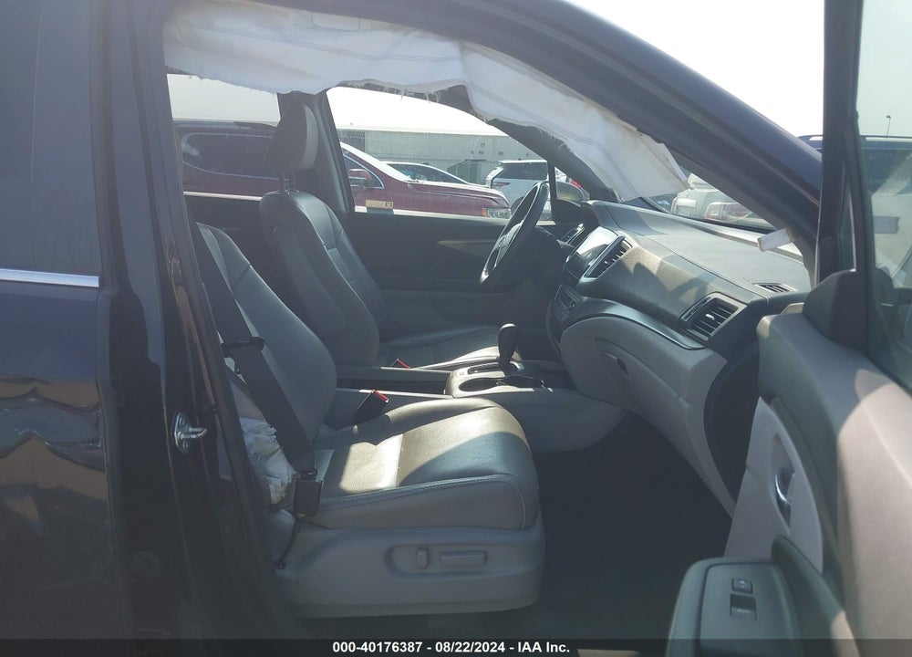 2017 HONDA PILOT VIN: 5FNYF5H54HB048208
