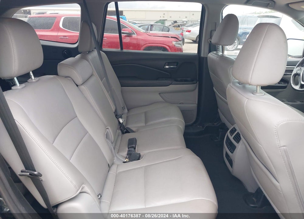 2017 HONDA PILOT VIN: 5FNYF5H54HB048208