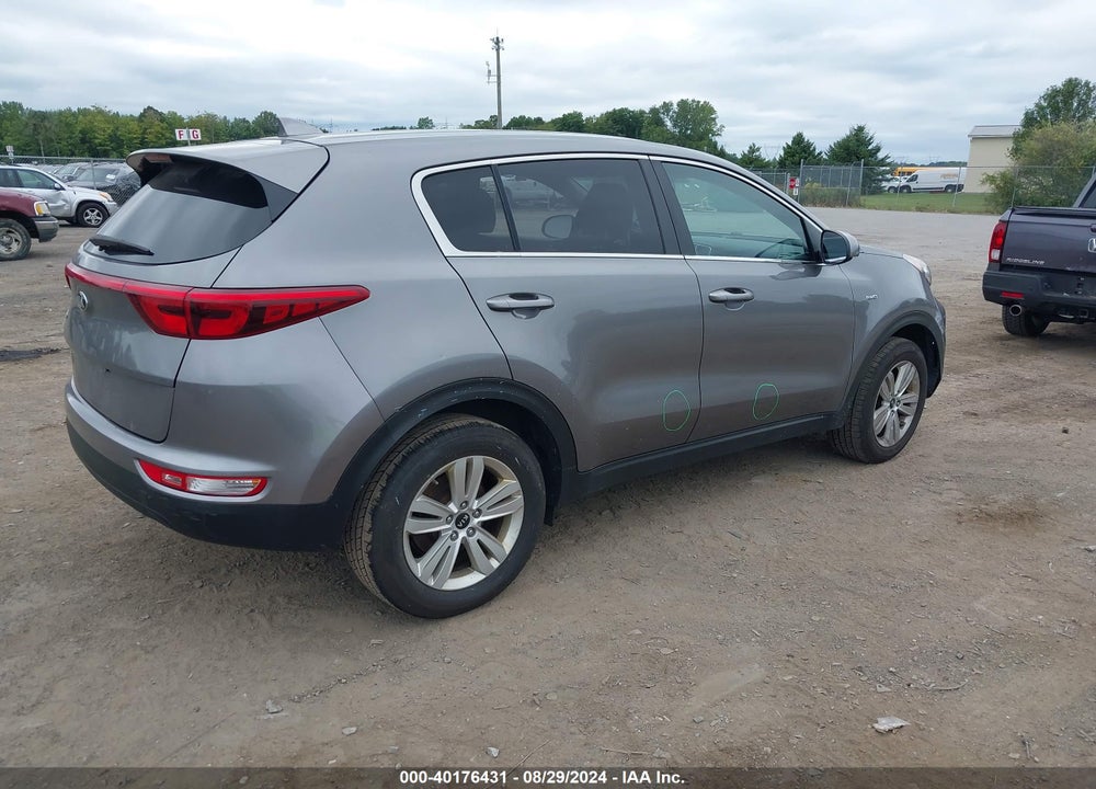 2018 KIA SPORTAGE LX VIN: KNDPMCAC4J7447856