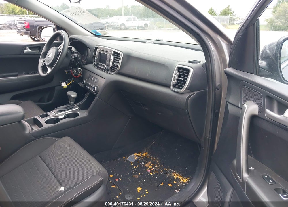 2018 KIA SPORTAGE LX VIN: KNDPMCAC4J7447856