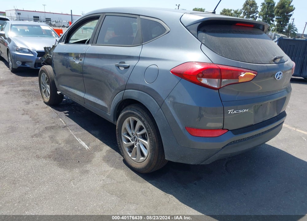 2017 HYUNDAI TUCSON SE VIN: KM8J23A46HU526330
