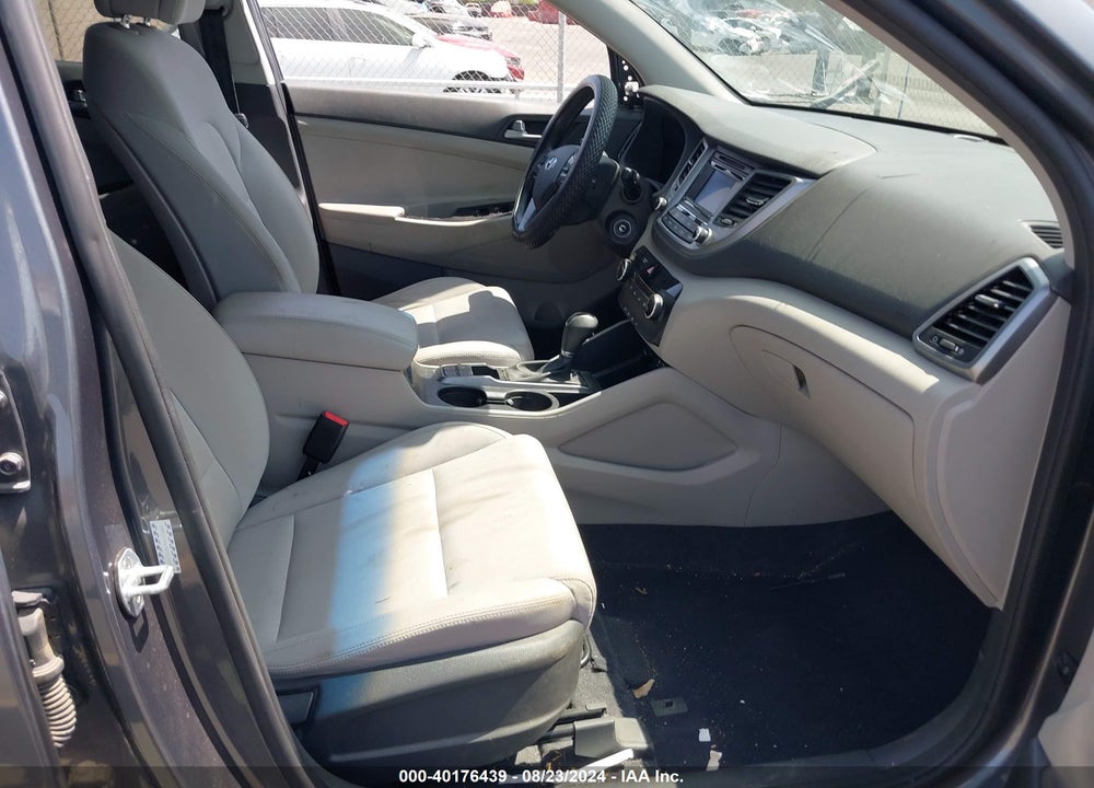 2017 HYUNDAI TUCSON SE VIN: KM8J23A46HU526330