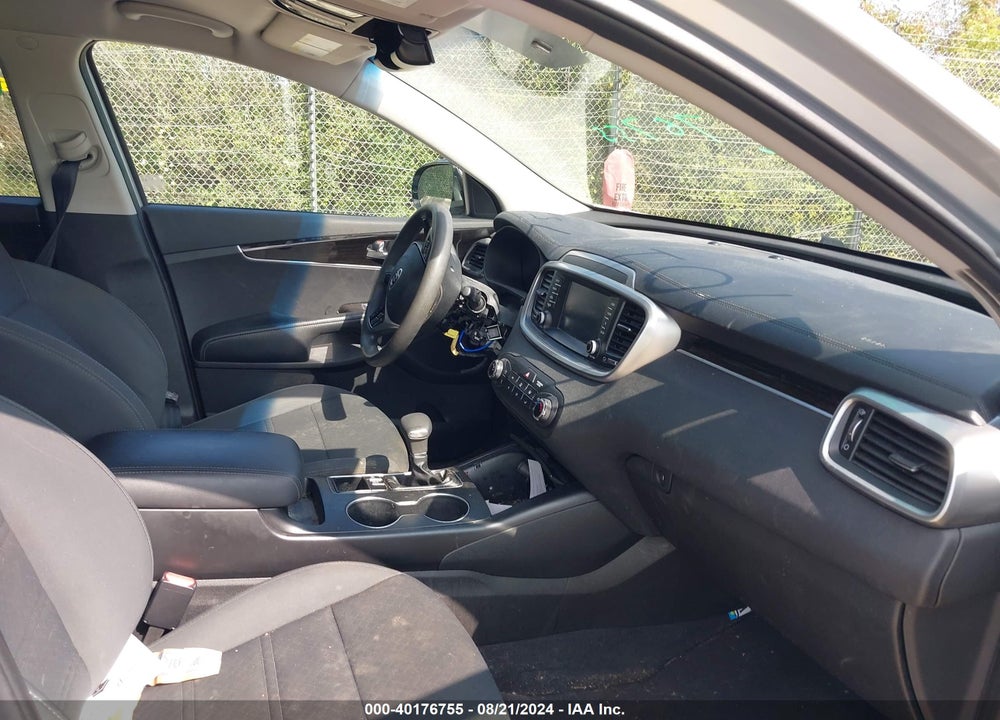 2019 KIA SORENTO 2.4L LX VIN: 5XYPGDA32KG572128