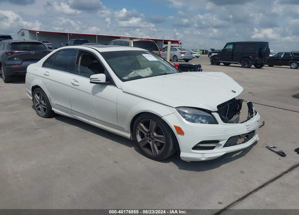 2011 MERCEDES-BENZ C 300 LUXURY/SPORT VIN: WDDGF5EB5BR185252