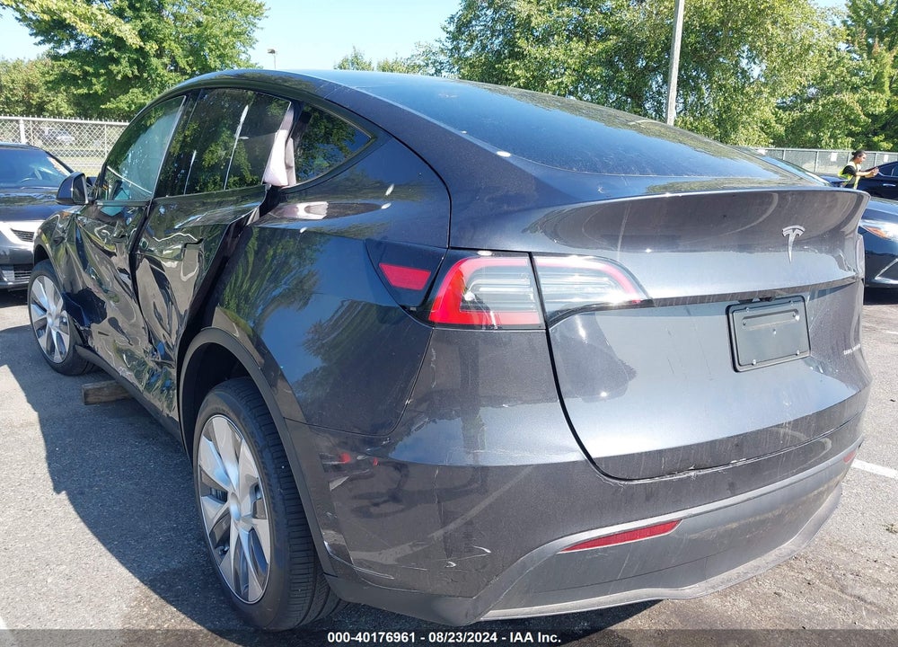 2024 TESLA MODEL Y VIN: 7SAYGDEE0RA278597