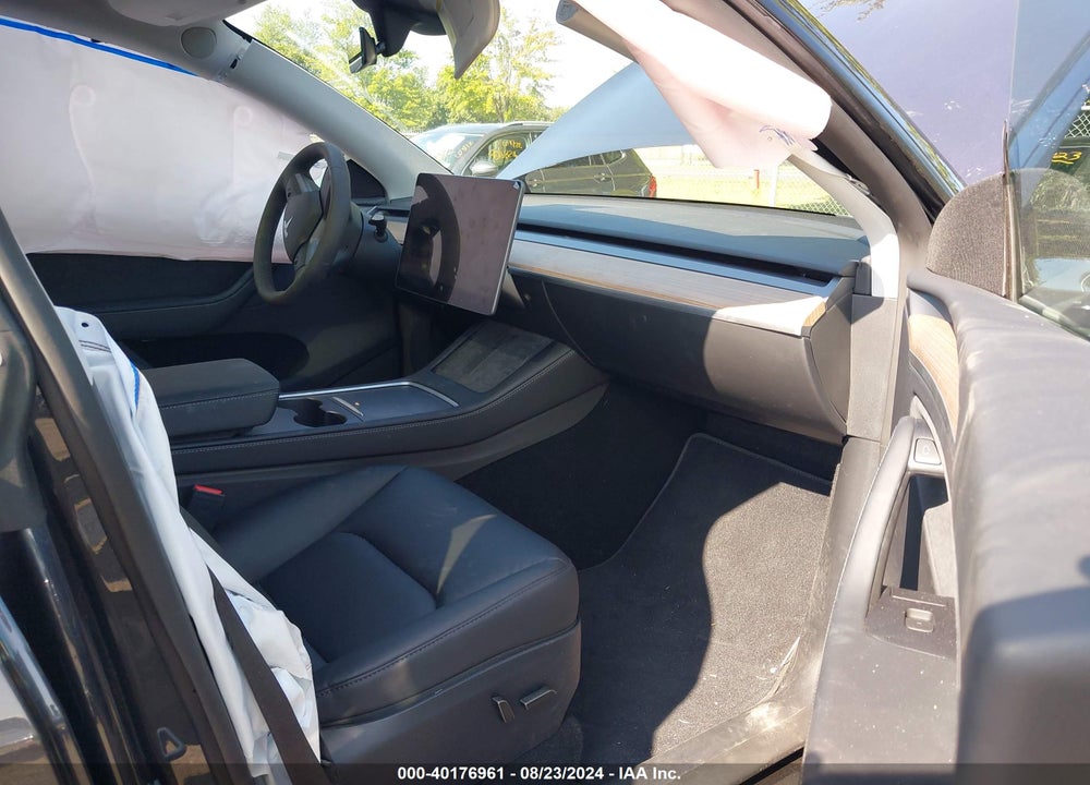 2024 TESLA MODEL Y VIN: 7SAYGDEE0RA278597
