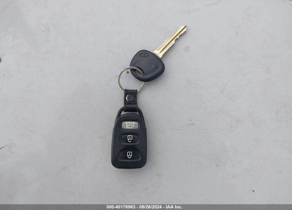 2010 HYUNDAI ELANTRA GLS VIN: KMHDU4AD2AU109659