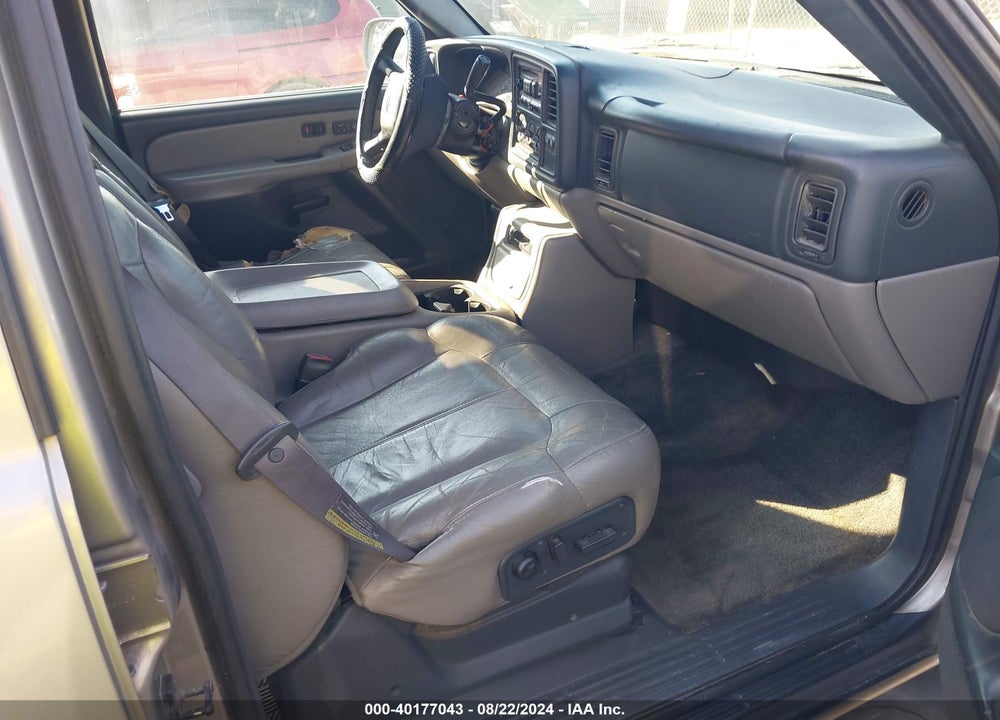 2001 CHEVROLET SUBURBAN 1500 LT VIN: 1GNEC16TX1J294353