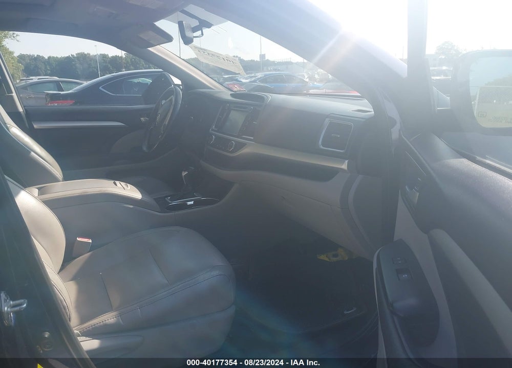 2015 TOYOTA HIGHLANDER XLE V6 VIN: 5TDJKRFH0FS111380