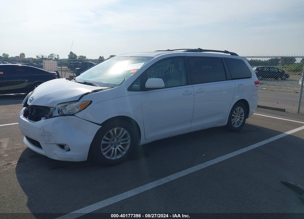 2014 TOYOTA SIENNA XLE V6 8 PASSENGER VIN: 5TDYK3DC3ES515842