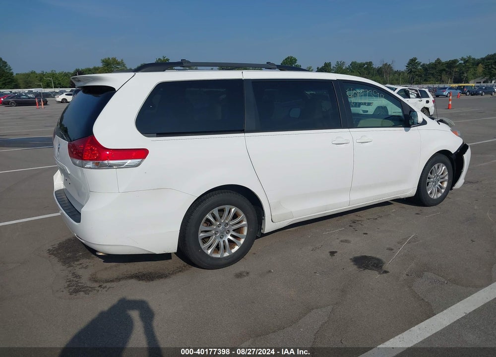 2014 TOYOTA SIENNA XLE V6 8 PASSENGER VIN: 5TDYK3DC3ES515842