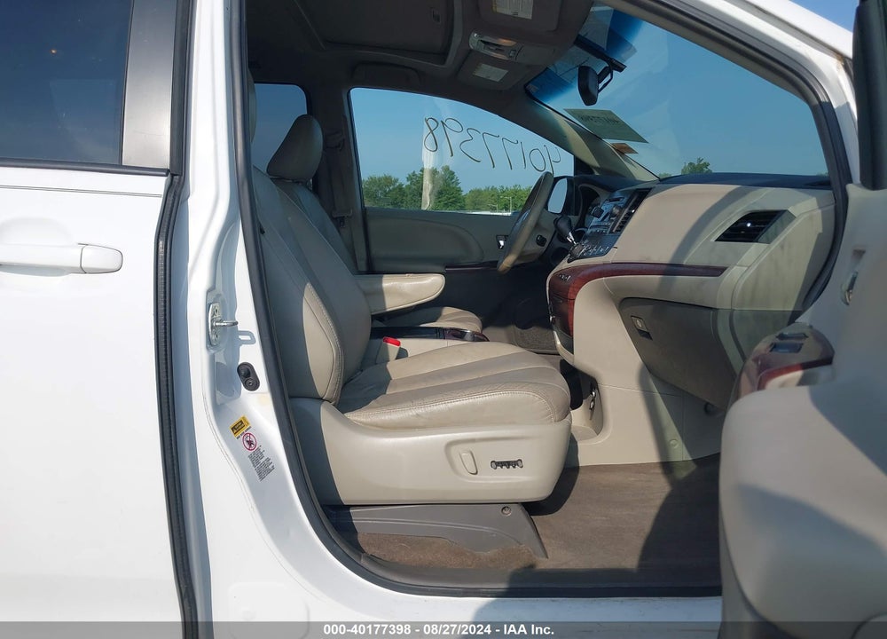 2014 TOYOTA SIENNA XLE V6 8 PASSENGER VIN: 5TDYK3DC3ES515842