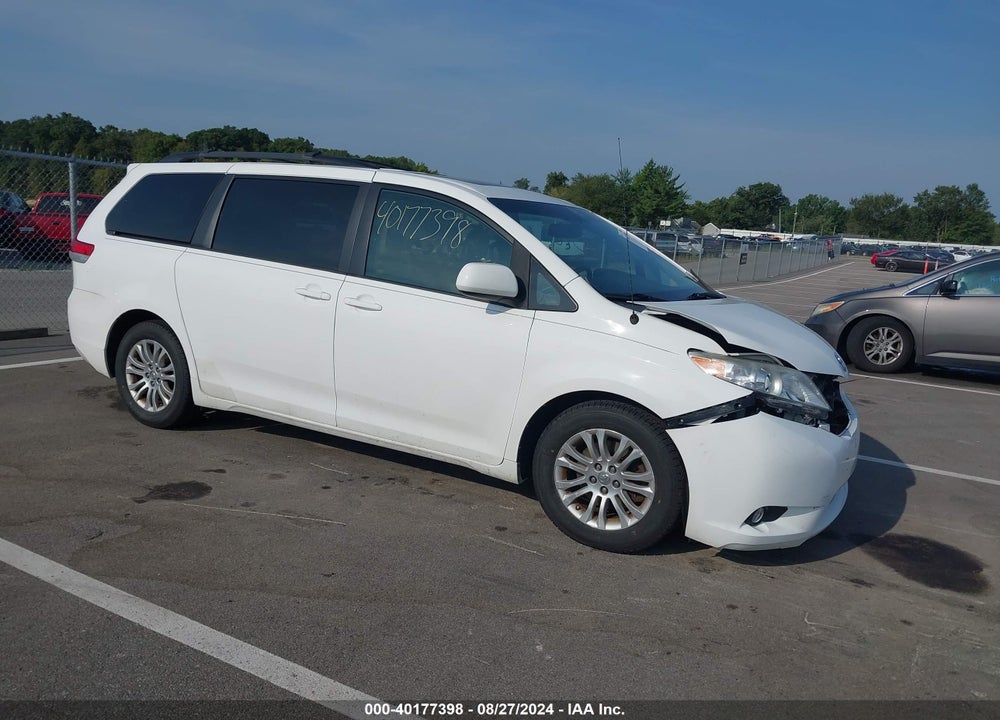 2014 TOYOTA SIENNA XLE V6 8 PASSENGER VIN: 5TDYK3DC3ES515842