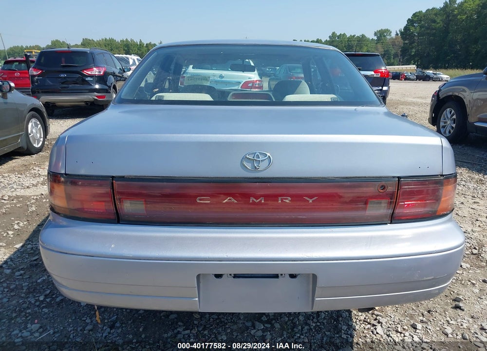 1994 TOYOTA CAMRY LE VIN: JT2SK12E1R0271124