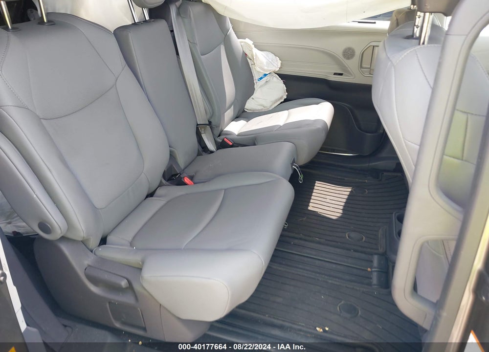 2021 TOYOTA SIENNA XLE VIN: 5TDYRKEC1MS074490