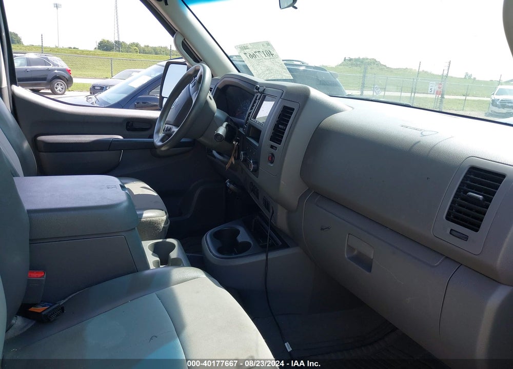 2013 NISSAN NV PASSENGER NV3500 HD SV V6 VIN: 5BZBF0AA4DN202203