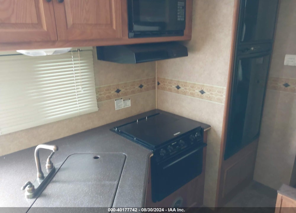 2011 HEARTLAND NORTHTRAIL VIN: 5SFNB3526BE229202