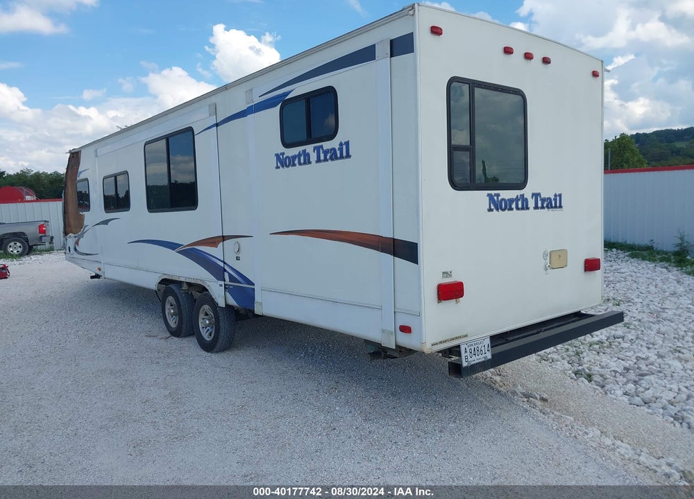 2011 HEARTLAND NORTHTRAIL VIN: 5SFNB3526BE229202
